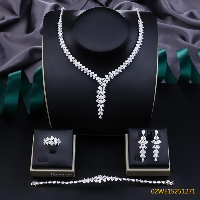 طقم مجوهرات زفاف عصري من الزركون