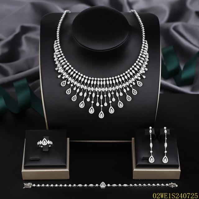 طقم مجوهرات زفاف عصري من الزركون