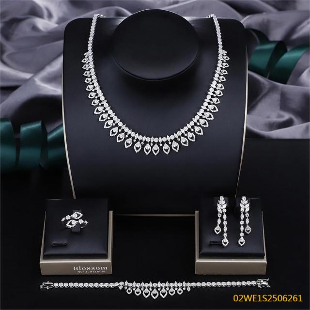 طقم مجوهرات زفاف عصري من الزركون