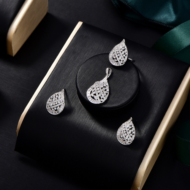 Wholesale Luxury 925 Silver Zircon Pendant Set