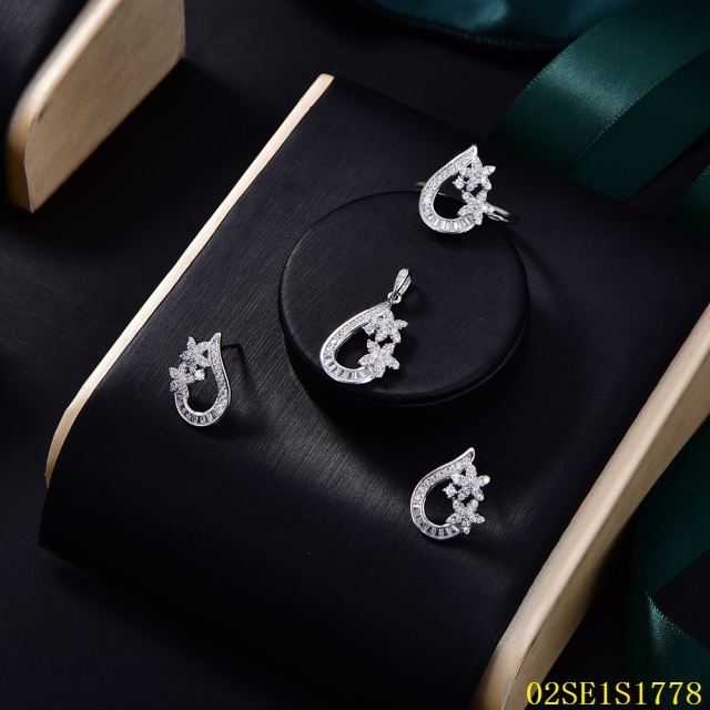 Wholesale Luxury 925 Silver Zircon Pendant Set