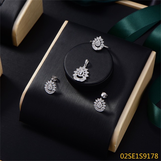 Wholesale Luxury 925 Silver Zircon Pendant Set
