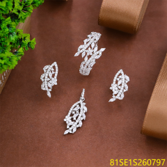 Blossom CS Jewelry الشركة المصنعة فاخر فضة 925 زركون على شكل ورقة وغصن مرمري طقم أقراط وقلادة وخاتم راقي للسيدات