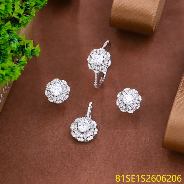 Blossom CS Jewelry بالجملة فضة 925 زركون دائري بأزهار بحجر مستطيل محاط طقم أقراط وقلادة وخاتم رقيق يومي للسيدات