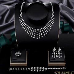 Blossom CS Jewelry الشركة المصنعة فضة 925 طقم مجوهرات بشرابات على شكل قطرة زركون كلاسيكي للسيدات