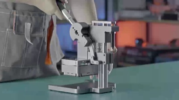 iPhone screen pressure holding machine