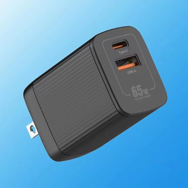 GaN PD 65W adapter charger  Type C & USB Portable