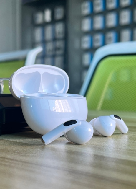 V79 TWS earbuds