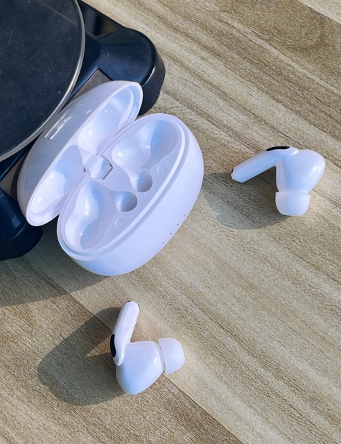 V79 TWS earbuds