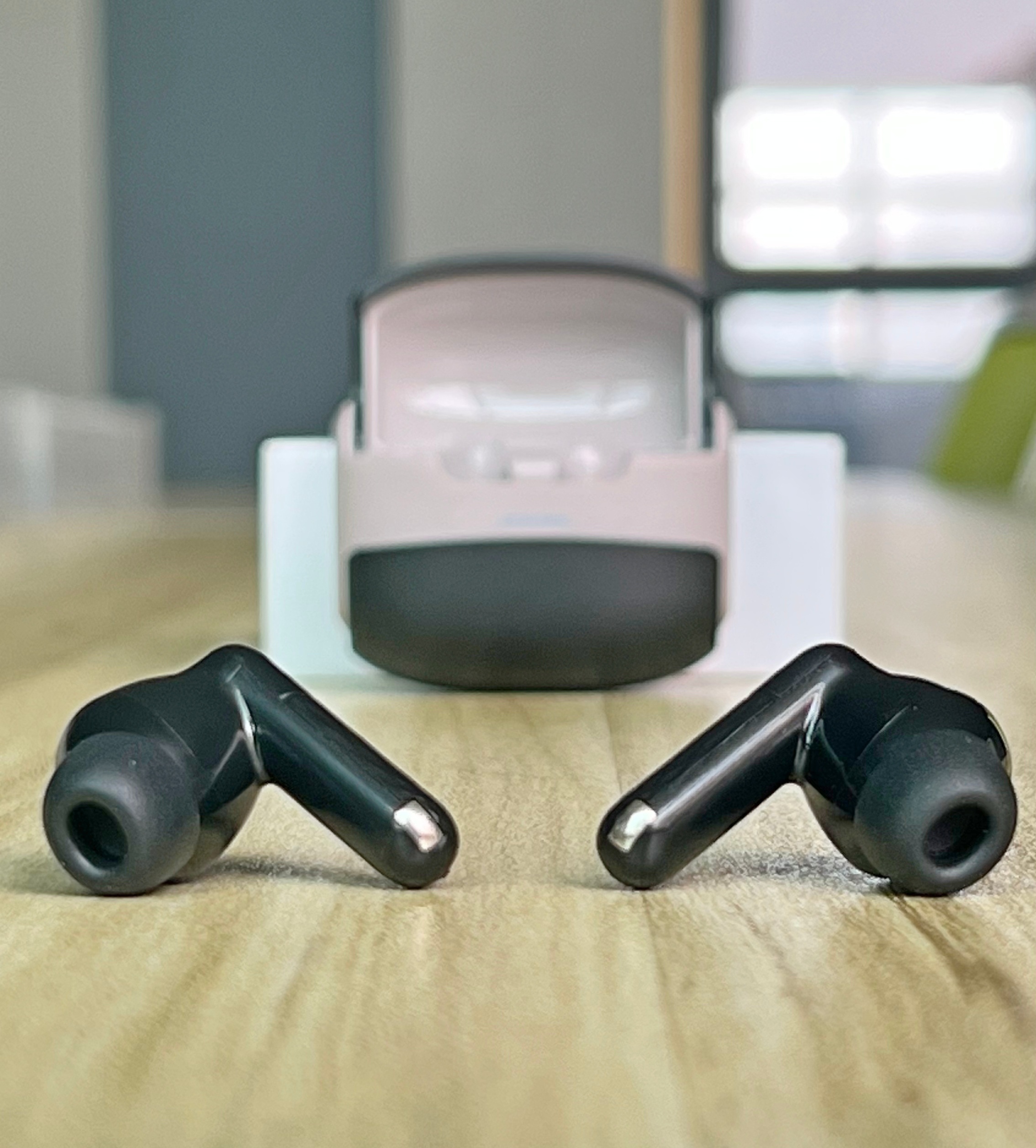 i80 TWS earbuds
