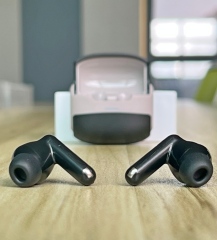 i80 TWS earbuds