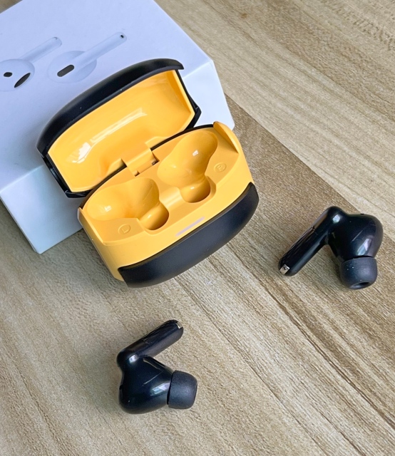 i80 TWS earbuds