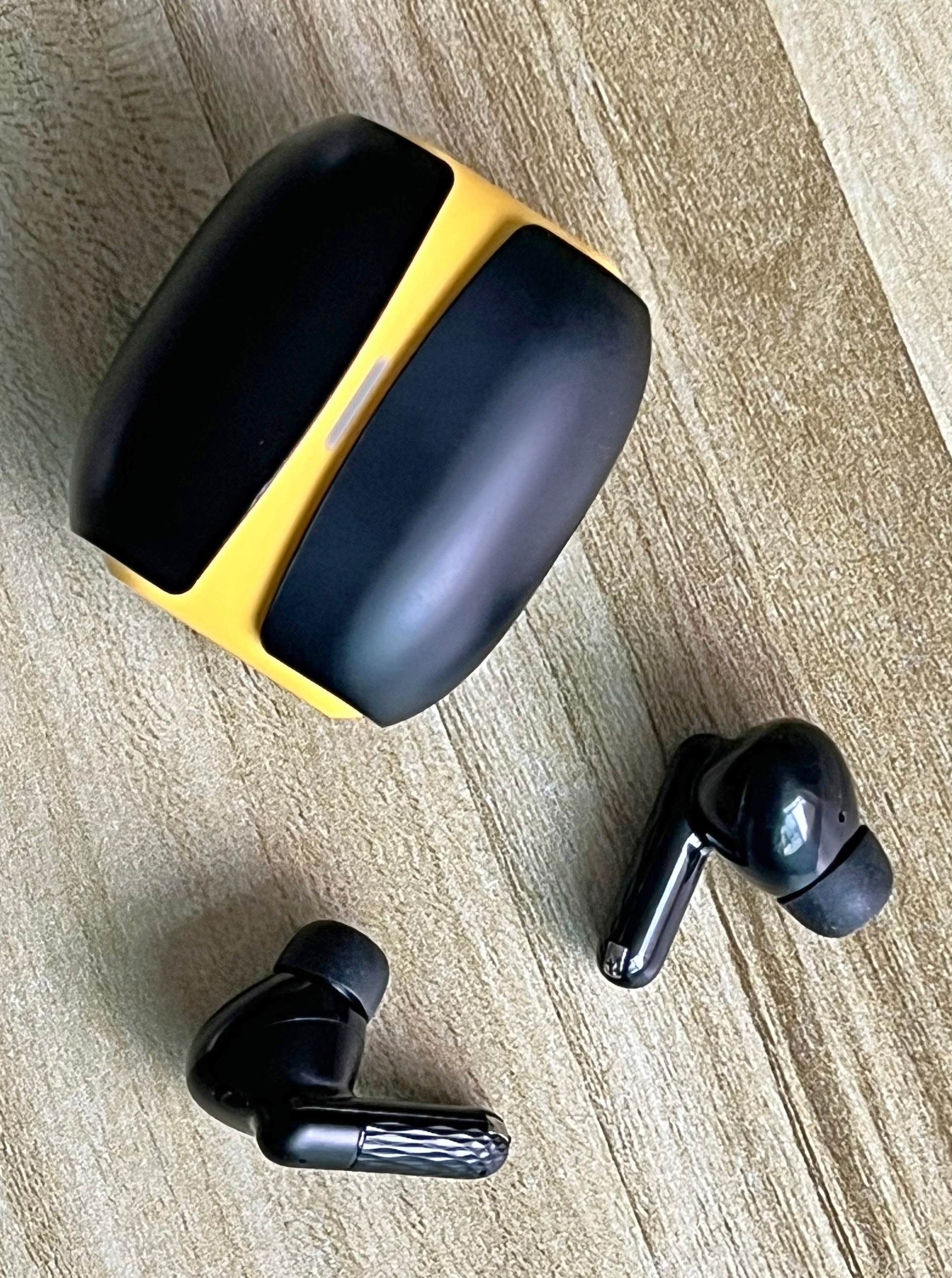 i80 TWS earbuds