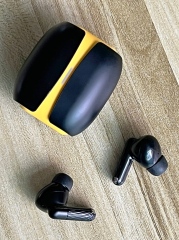 i80 TWS earbuds