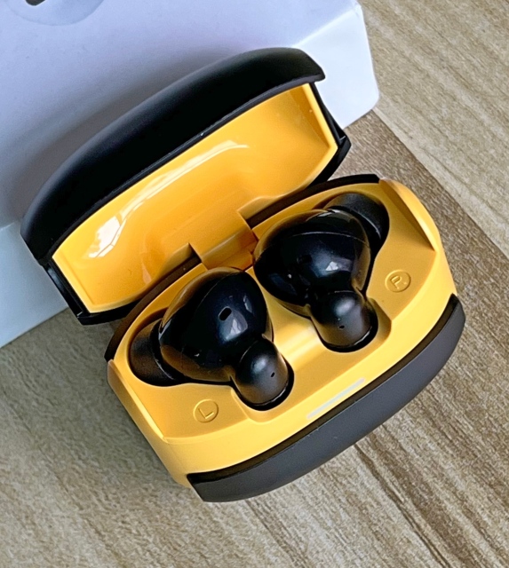 i80 TWS earbuds