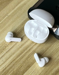 i82 TWS earbuds