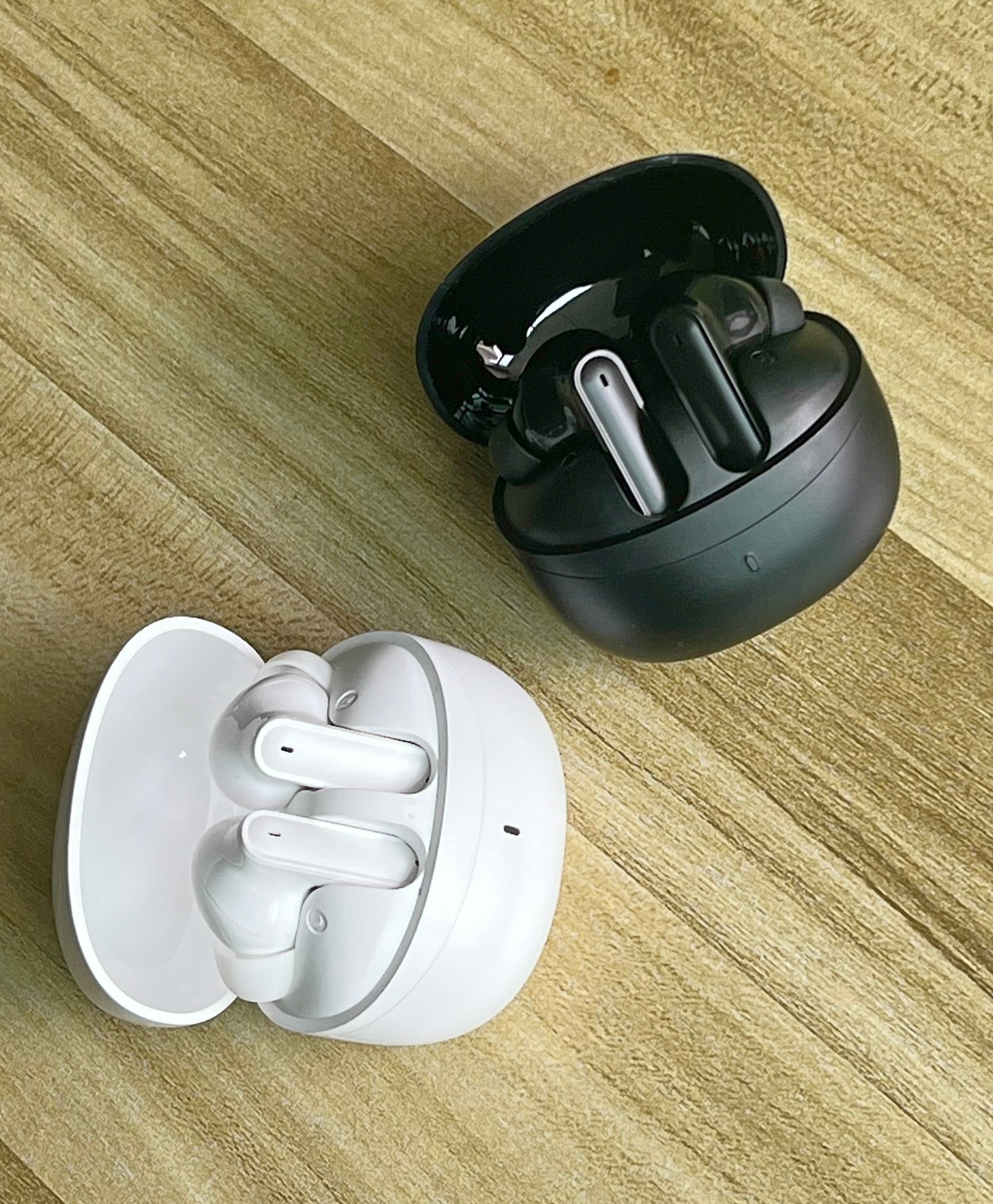 i82 TWS earbuds