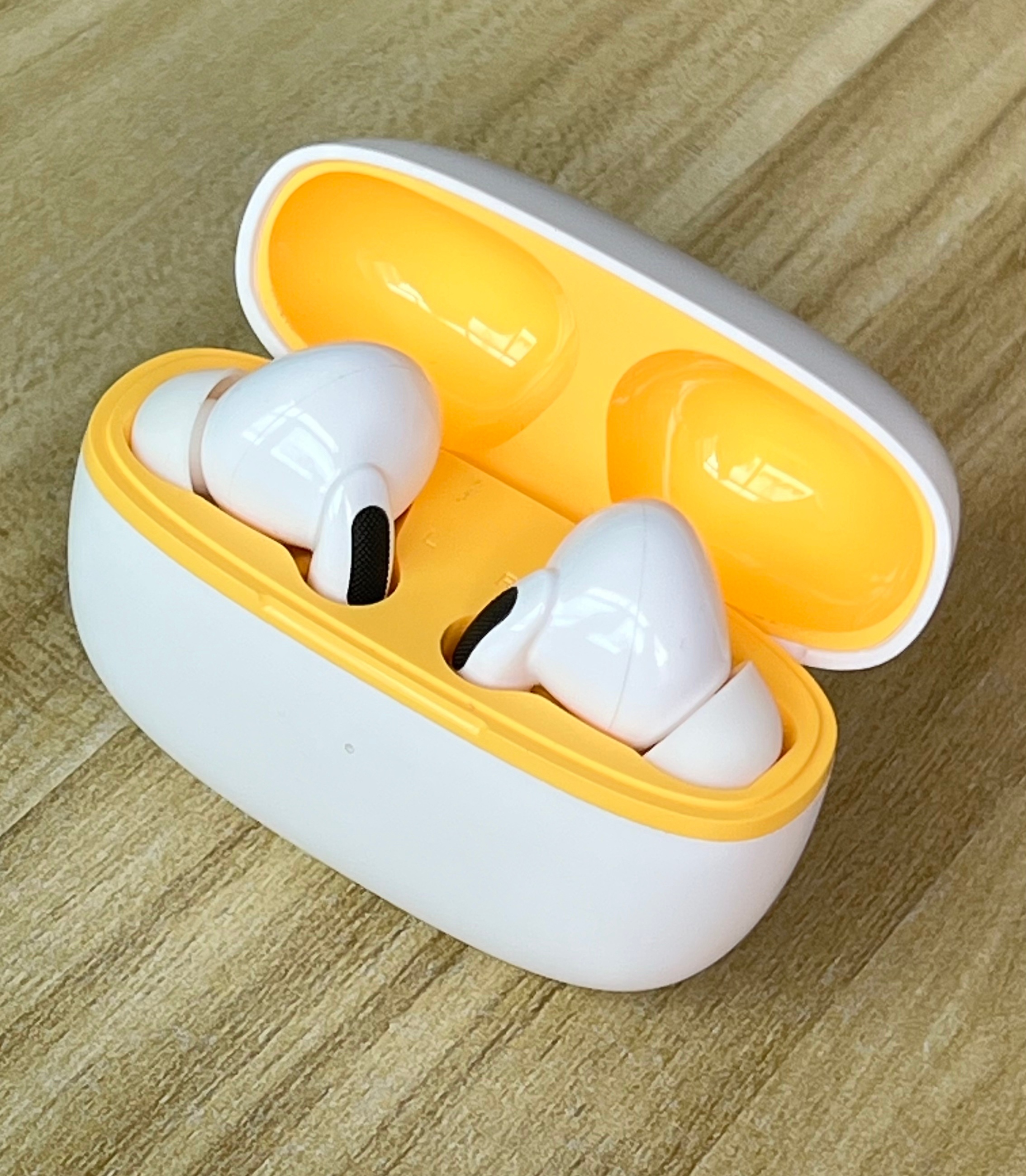 i83 TWS earbuds