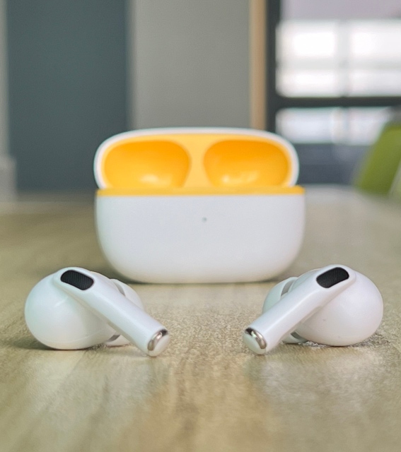 i83 TWS earbuds