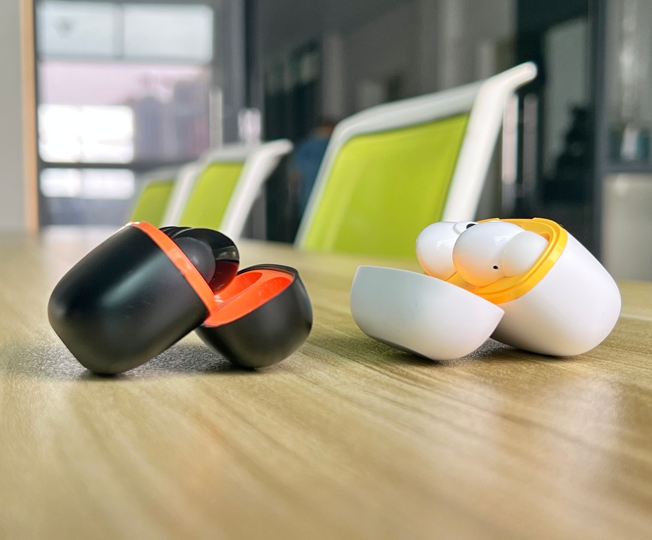 i83 TWS earbuds