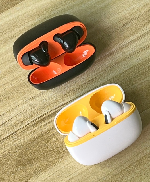 i83 TWS earbuds