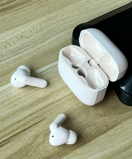 i84 TWS earbuds