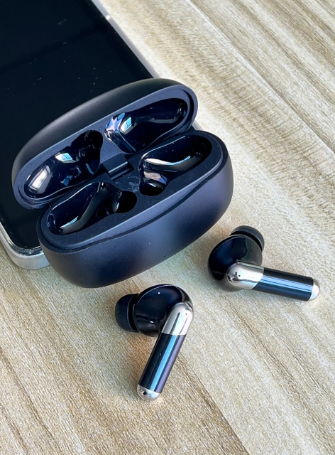V63 TWS earbuds