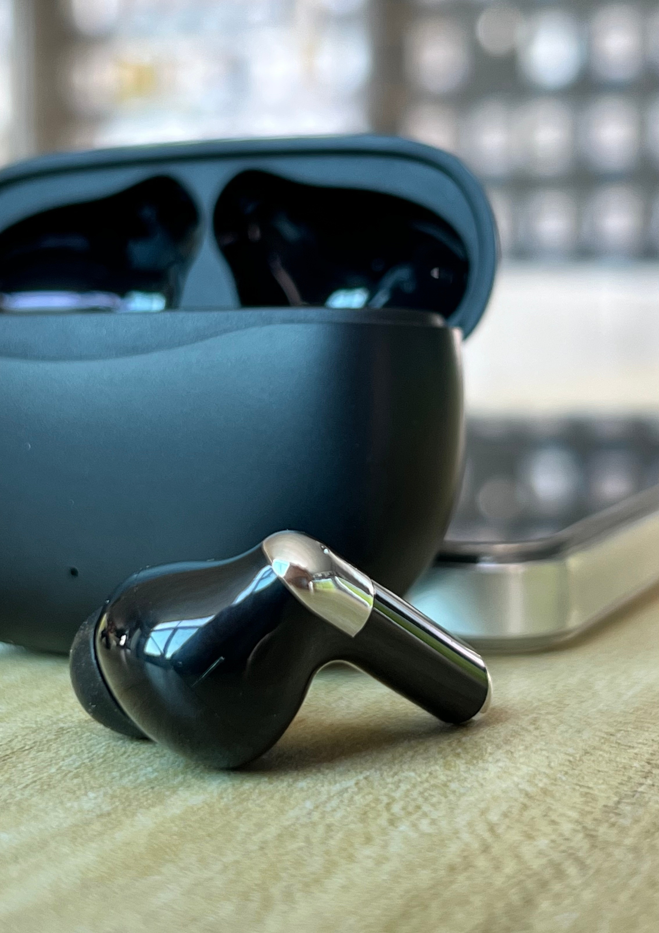 V63 TWS earbuds