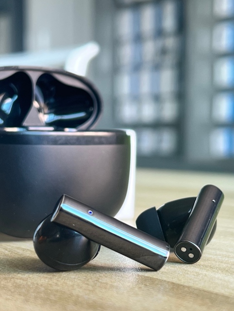 V77 TWS earbuds
