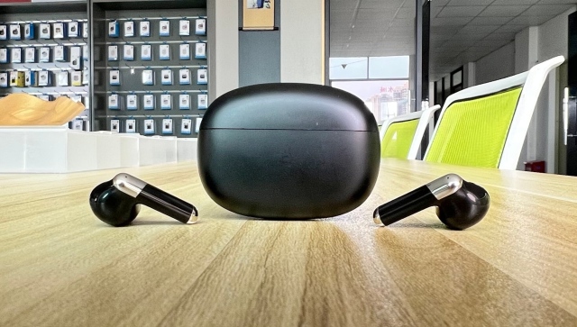 V63 TWS earbuds