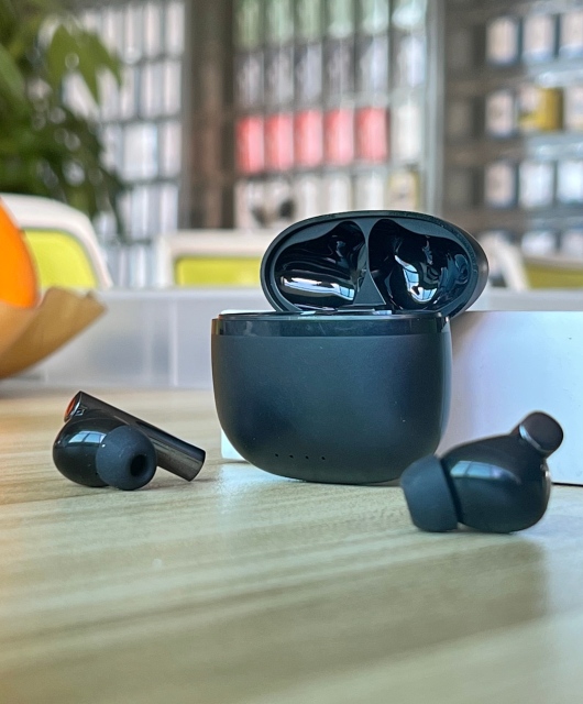 V77 TWS earbuds