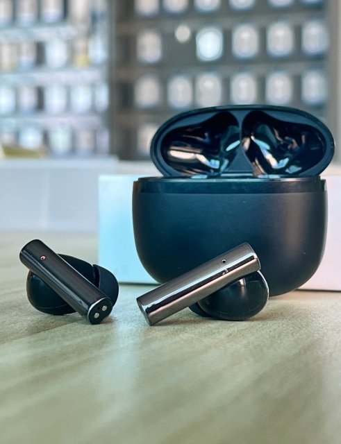 V77 TWS earbuds