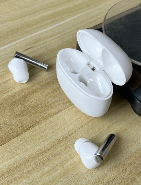 V77 TWS earbuds