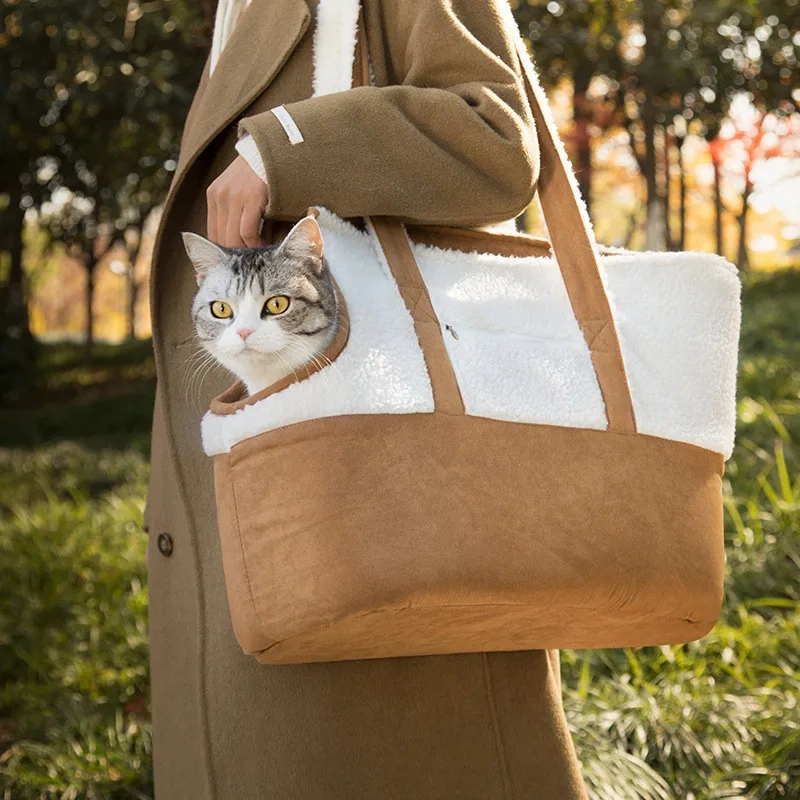 Stylish soft warm cat bag fall winter handbag portable luxury pet travel carrier large capacity pet backpack wholesale