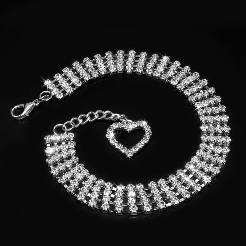 Four rows of diamond pet collars, cat and dog chains, heart-shaped accessories