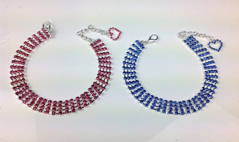 Four rows of diamond pet collars, cat and dog chains, heart-shaped accessories