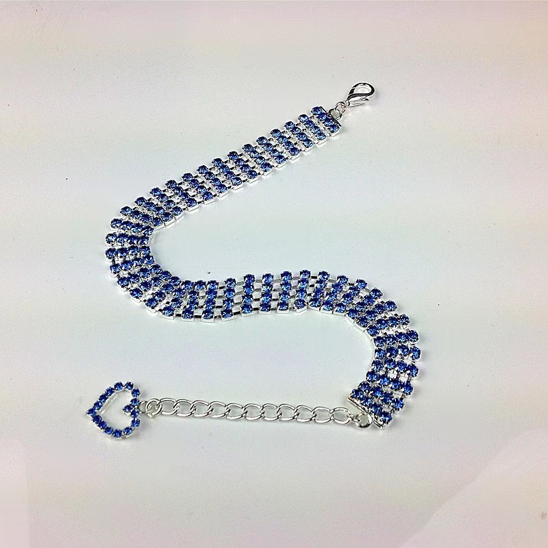 Four rows of diamond pet collars, cat and dog chains, heart-shaped accessories