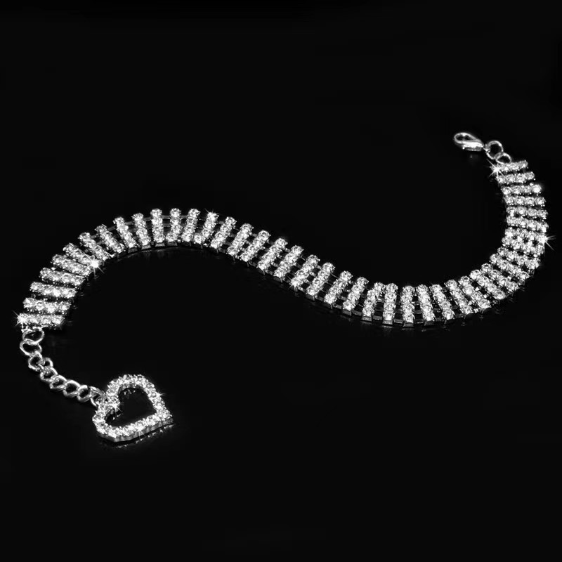 Four rows of diamond pet collars, cat and dog chains, heart-shaped accessories