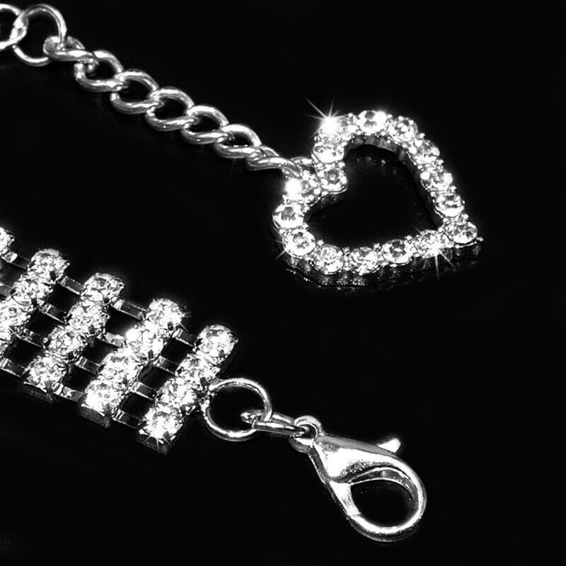 Four rows of diamond pet collars, cat and dog chains, heart-shaped accessories