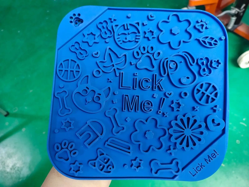 Pet Lick Pad Slower Feeder Pad Cats Dog Mat Feeding Cats Dogs Licking Mat Pet Bathing Distraction Pads Silicone Dispenser
