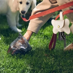 Dog Poop Pickup Bag Dispenser with Leash Clip Pet Waste Bag Dispenser for Dog Pooper Pet Outdoor PoopBag Leathers Holder Y5GB