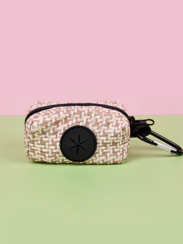 1pcs Furry Cute Design Dog Poop Bag Holder for Leash Attachment（No Poop Bag And Leash）