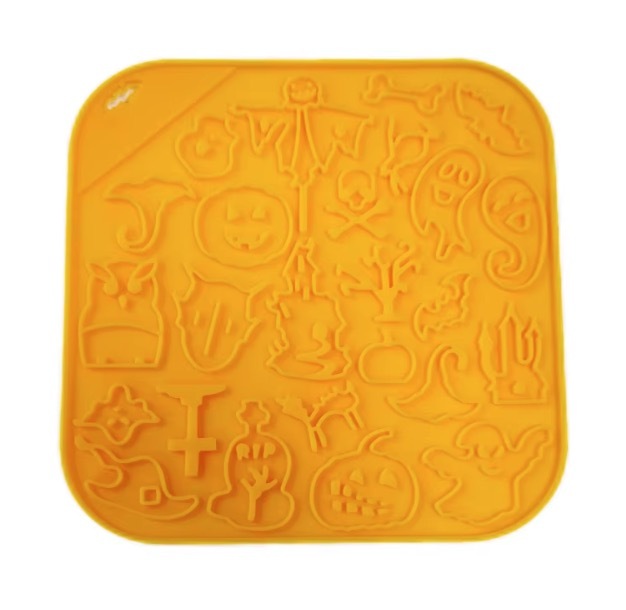 New Halloween Dog Lick Mat with Suction Cups Silicone Licking Pad Slow Feeder Dog Licking Mat