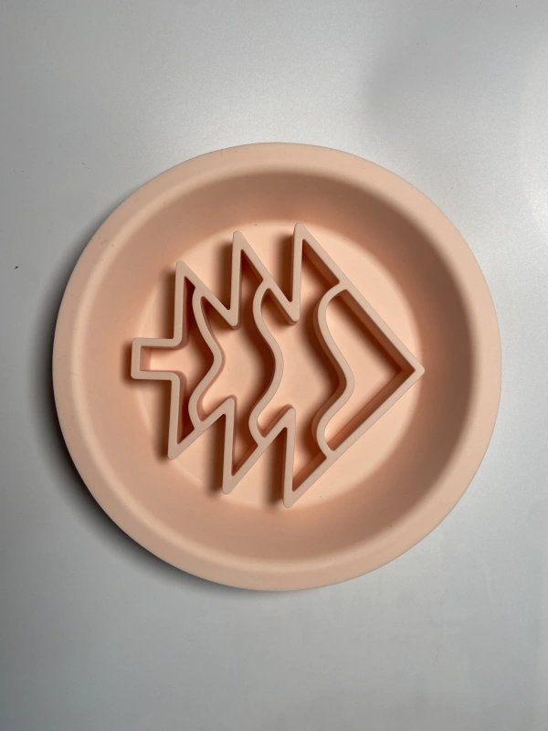 Wholesale Custom Christmas Tree Silicone Dog Bowl Feeder Slow Eating Heated Anti Ant Splash Proof 2 In 1 lick mat Pet Bowl