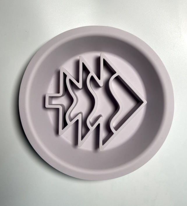 Wholesale Custom Christmas Tree Silicone Dog Bowl Feeder Slow Eating Heated Anti Ant Splash Proof 2 In 1 lick mat Pet Bowl