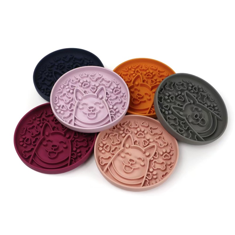 New pet slow food cat and dog bowl with suction cup silicone dog bowl