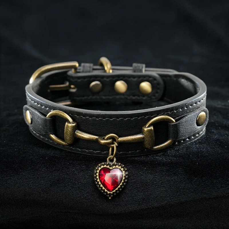 2025 New Arrival Stocked Comfortable Leather Shiny Rhinestone Pet Collar Luxury Heart-Shaped Accessory Pet Collar Dog Collar