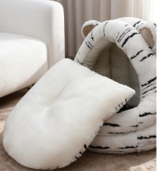 Semi-enclosed warm pet bed