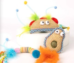 Cat-shaped straw mint toy