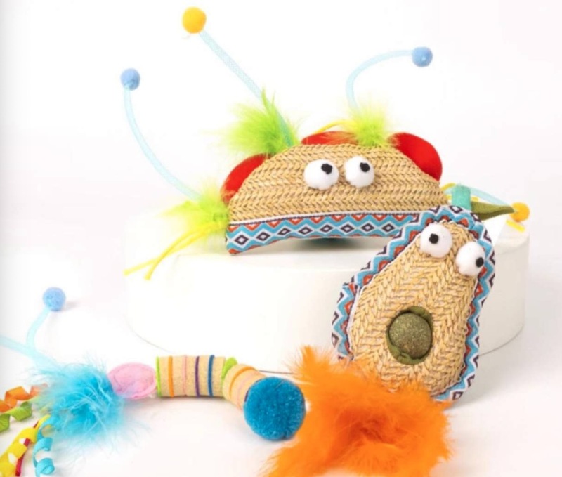 Cat-shaped straw mint toy